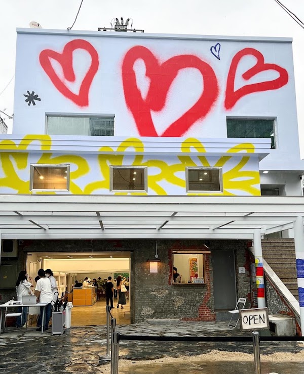 Matin Kim Flagship Store 1