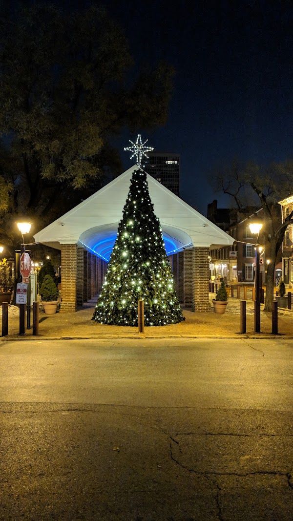 Head House Square 4