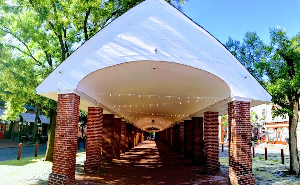 Head House Square 3
