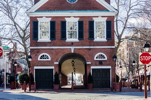 Head House Square 2