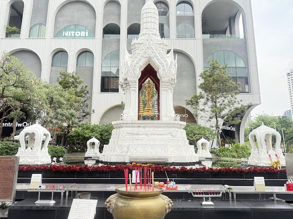 San Phra Trimurti