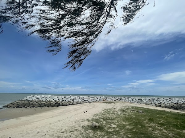 Laem Charoen Beach 2