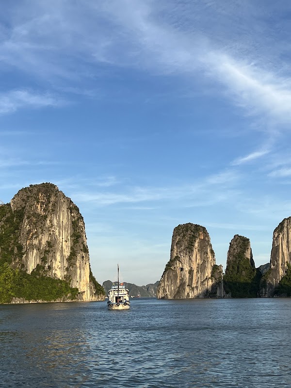Bai Tu Long Bay