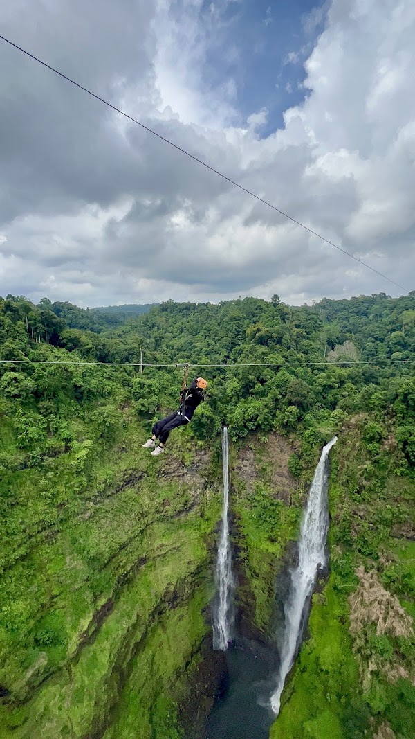 Zipline tadfane ນໍ້າຕົກຕາດຟານ ซิปไลน์น้ำตกตาดฟาน 1