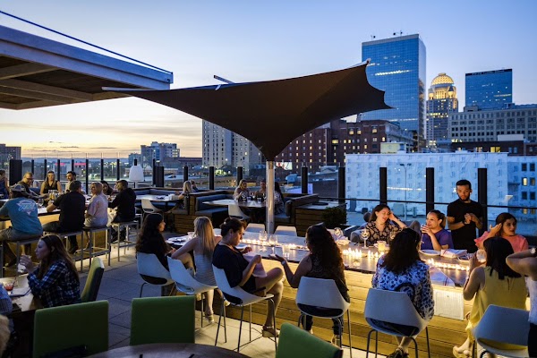 8UP Elevated Drinkery & Kitchen 4