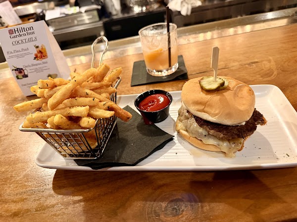 8UP Elevated Drinkery & Kitchen 2