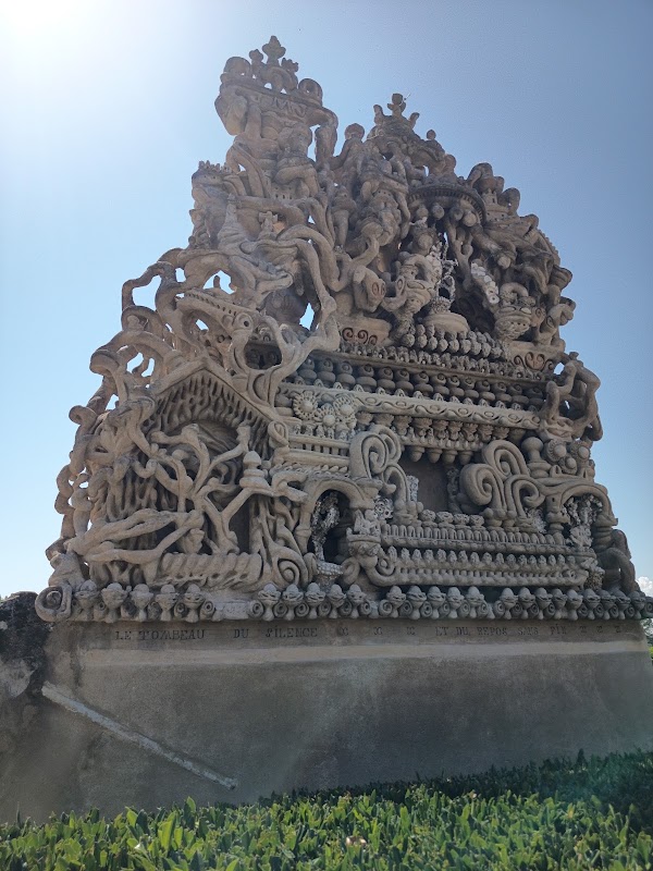 Tombe du Facteur Cheval