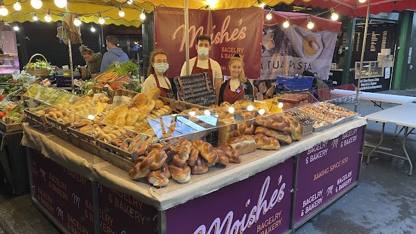 Moishe’s Bagelry & Bakery