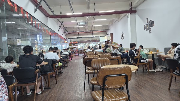 Dam Market 5