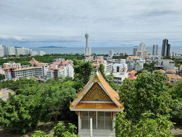 Wat Phra Yai 4