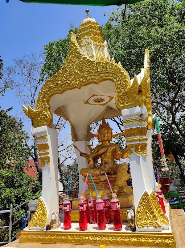 Wat Phra Yai 2