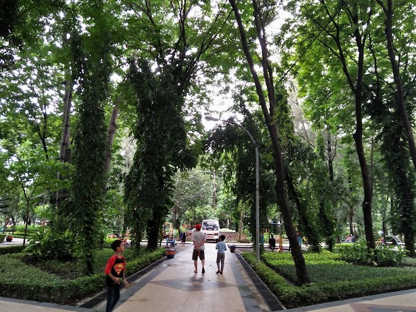 Taman Flora Bratang Surabaya