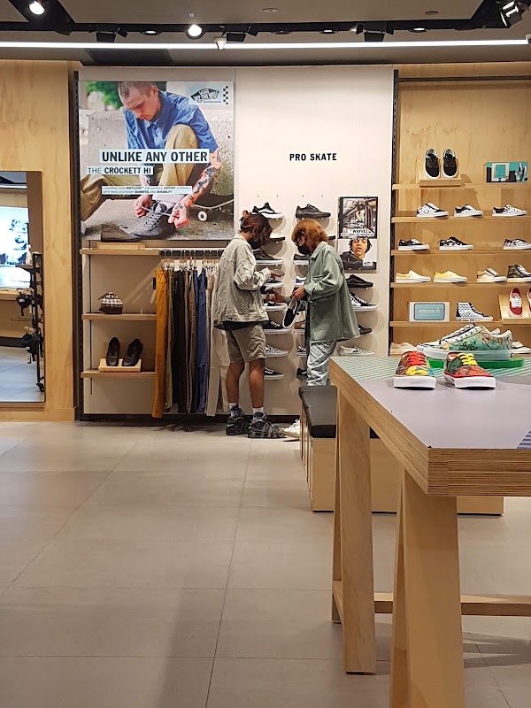 VANS KLCC 2