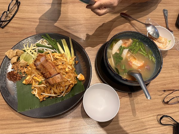 Pad Thai Mae Thong Bai 3