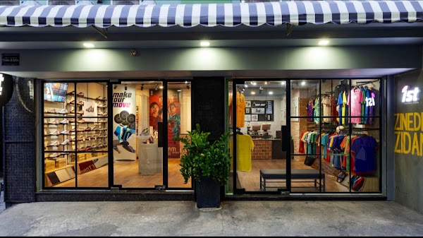 1st Football Store - Thach Thi Thanh 1