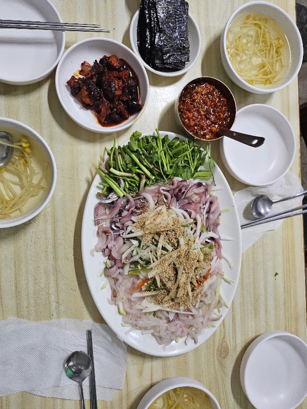 Yeong-deok Dining Restaurant 4