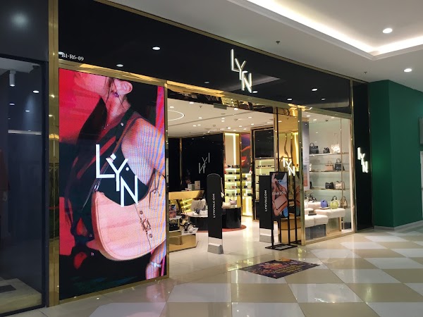 Lyn Vincom Royal City