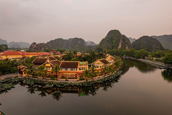 Emeralda Resort Tam Coc