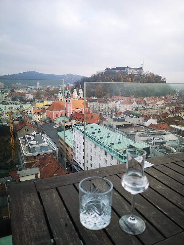 Nebotičnik 5