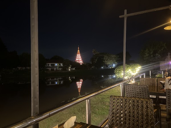Paak Dang Riverside Restaurant 3