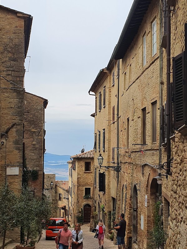 Piazza dei Priori 5