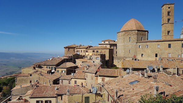 Piazza dei Priori 4