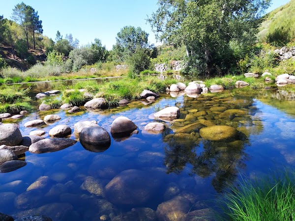 Piscina Fluvial de Cortes do Meio