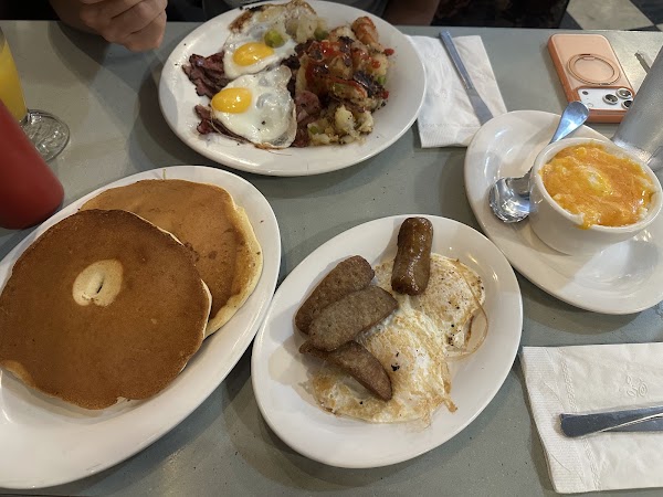 Tom’s Restaurant 4