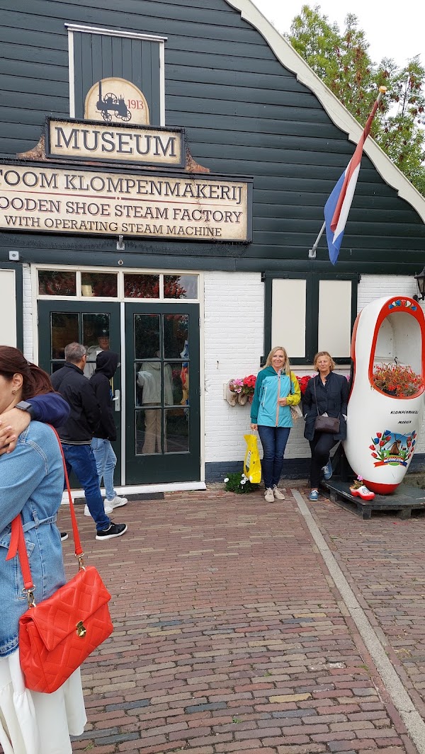 Wooden Shoe Factory Marken - Netherlands Souvenirs.com