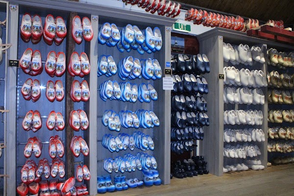 Wooden Shoe Factory Marken - Netherlands Souvenirs.com 5