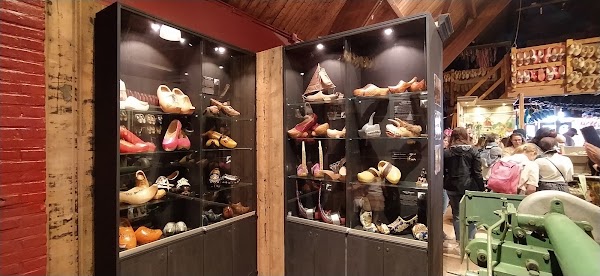 Wooden Shoe Factory Marken - Netherlands Souvenirs.com 4