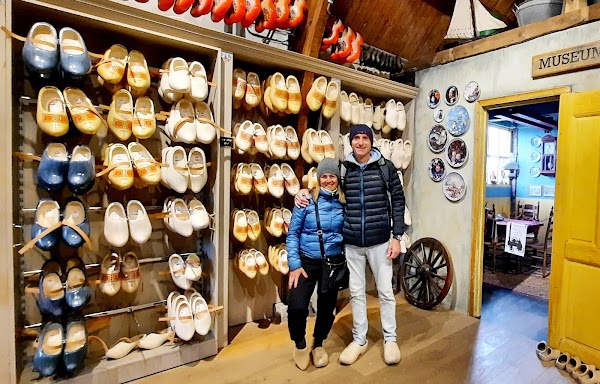 Wooden Shoe Factory Marken - Netherlands Souvenirs.com 2