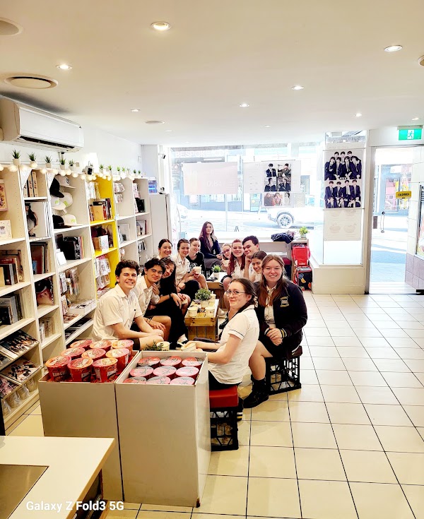 Bubbleberry: Frozen Yogurt, Bubble Tea, Egg Waffle, Korean street food, Candies, Lollies, CDs and Albums,....