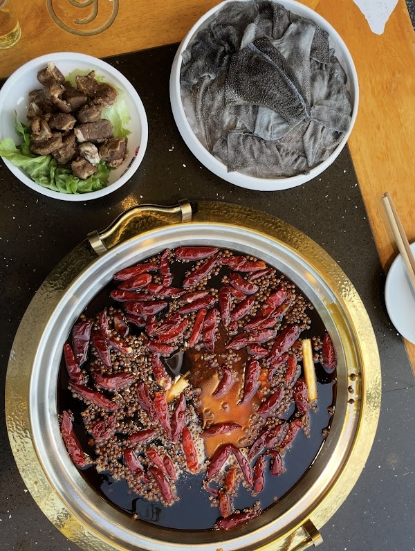 Chongqing Liuyishou Hot Pot Chongqing People's Liberation Monument Shop 5