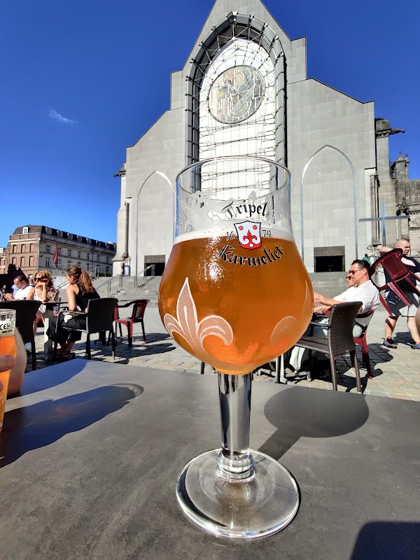 Parvis de la Treille 3
