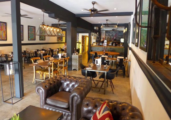 The Hillside Café Bar & Restaurant 1