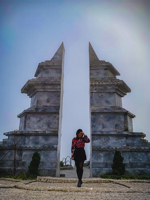 Sky Gate of O Quy Ho 2