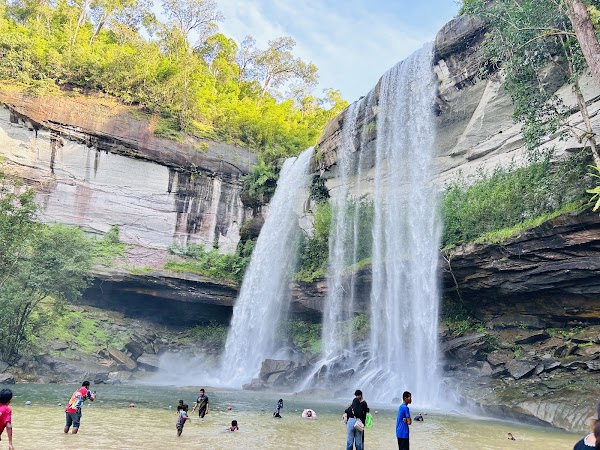 Huai Luang Waterfall, Phu Chong Na Yoi 1