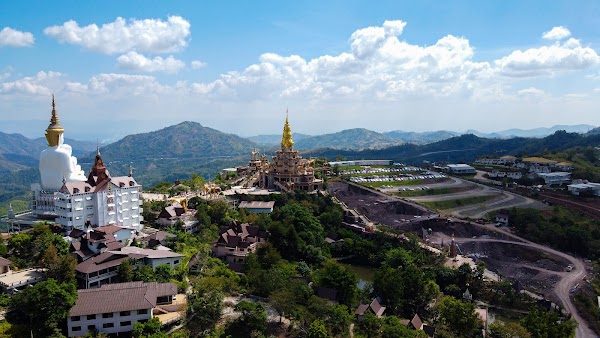 Wat Phra That Pha Sorn Kaew 1