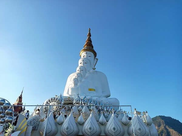 Wat Phra That Pha Sorn Kaew 4
