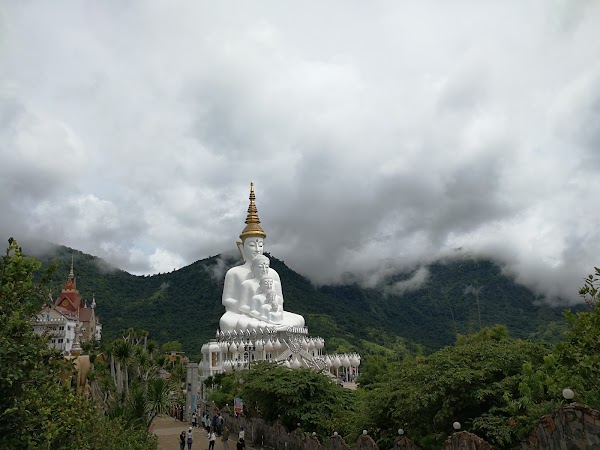 Wat Phra That Pha Sorn Kaew 3