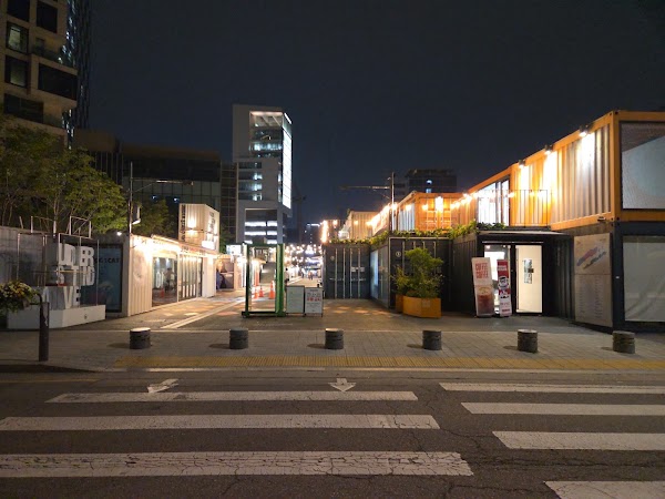 Under Stand Avenue 5