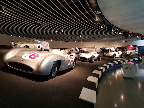 Mercedes-Benz Museum 6