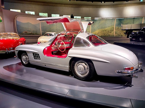 Mercedes-Benz Museum 4