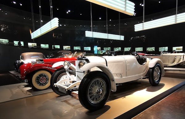 Mercedes-Benz Museum 3