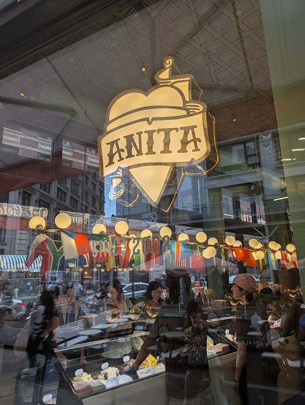 Anita La Mamma del Gelato 2