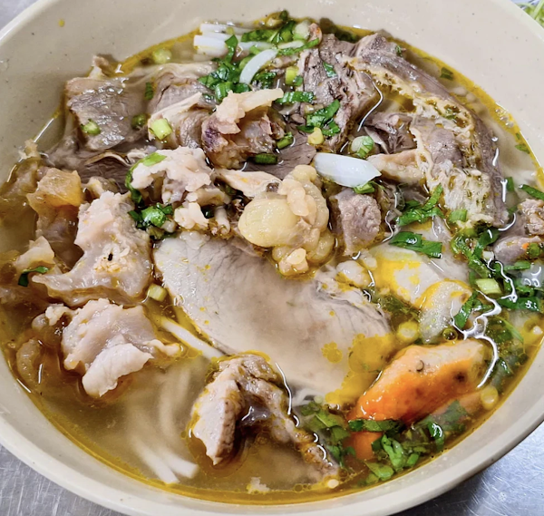 Bún Bò Huế Mỡ Nổi Cô Như 3