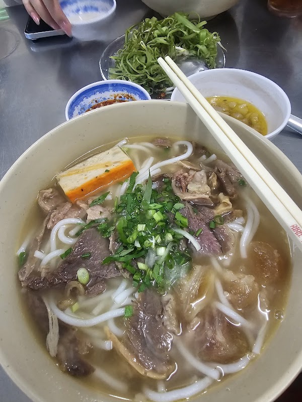Bún Bò Huế Mỡ Nổi Cô Như 2