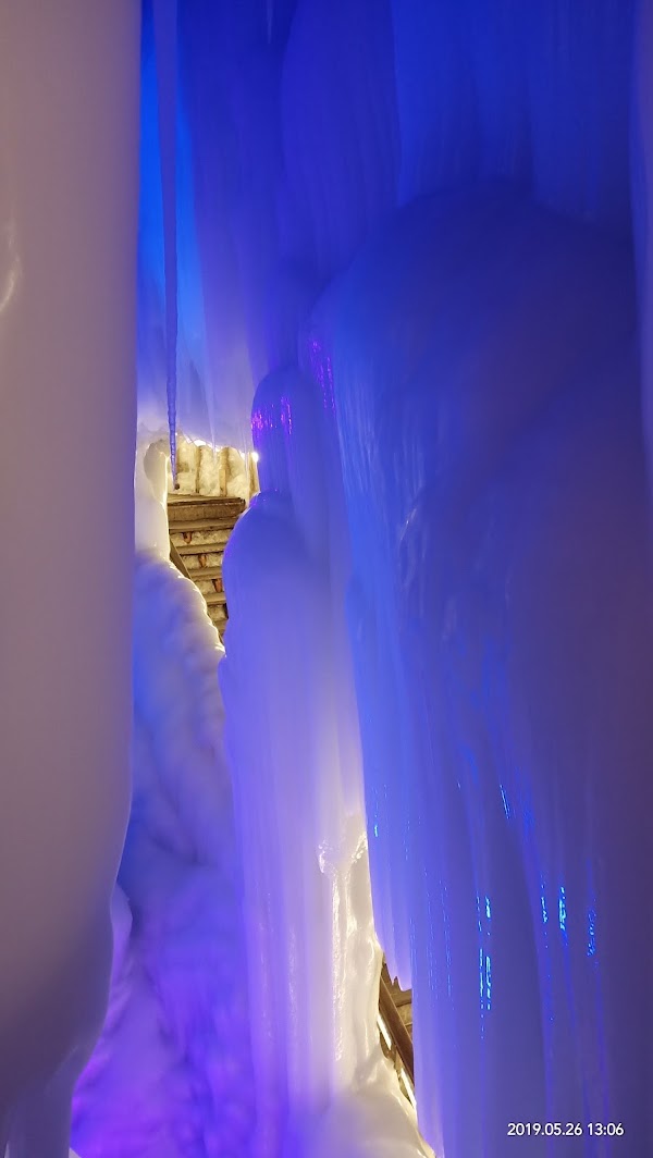 Wannian Ice Cave