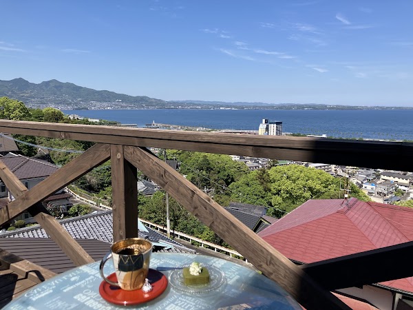 Atelier on the Hill Overlooking the Sea 4
